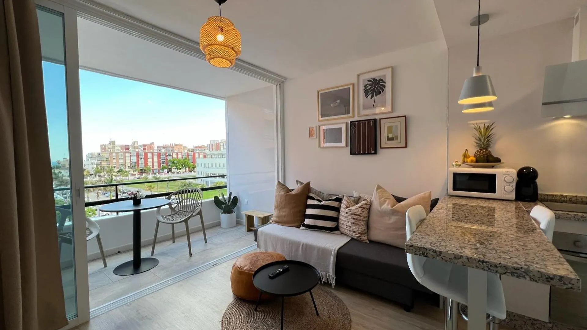 Stylish And Comfortable One Bedroom With Sea View Торремолинос