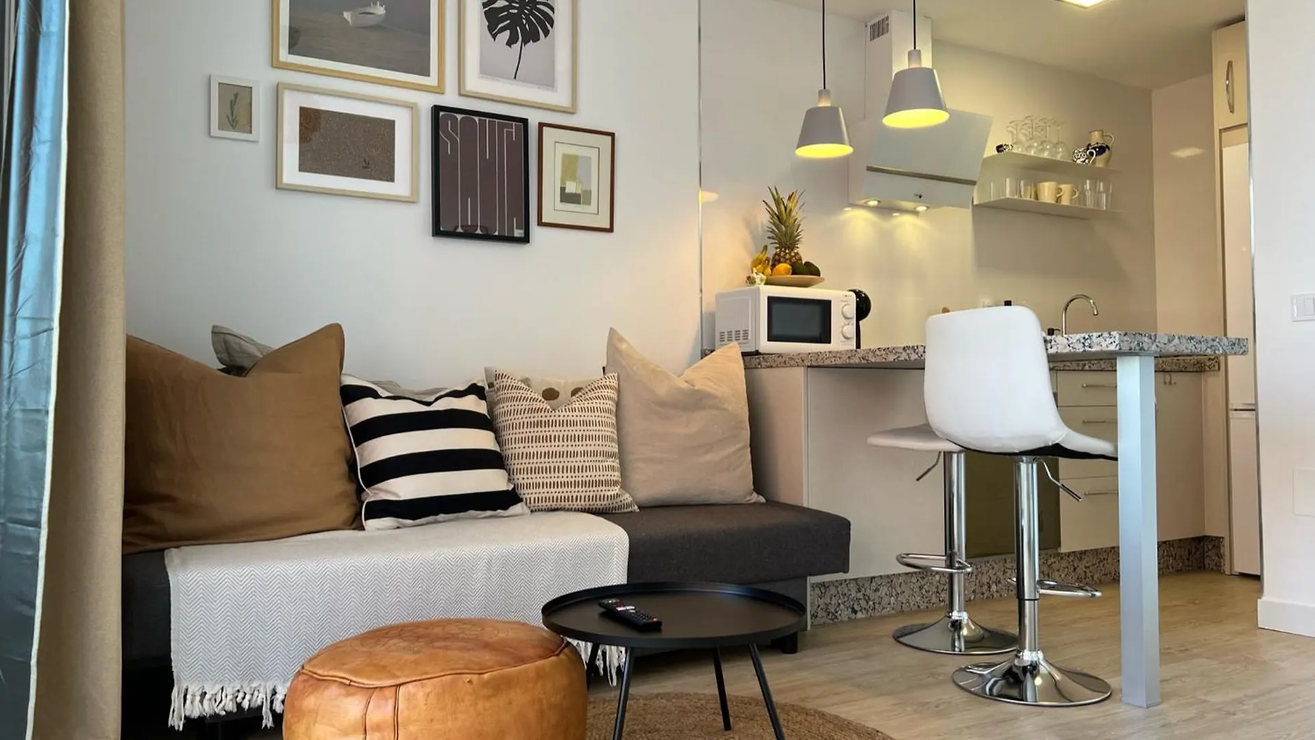 Stylish And Comfortable One Bedroom With Sea View contacts